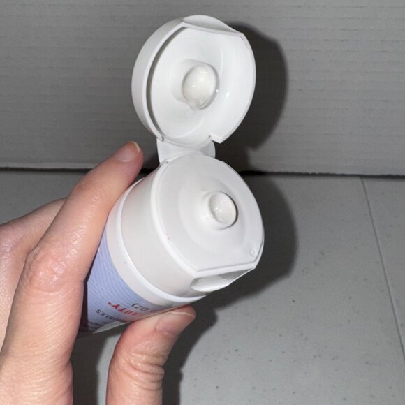 First Aid Beauty Pure Skin Face Cleanser - Picture 5 of 5